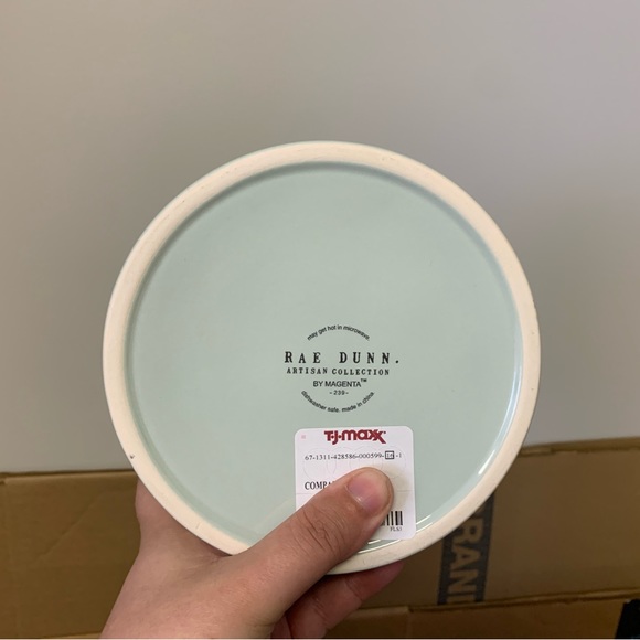 ๐บ๐ธ Rae Dunn NIBBLE dog bowl - Picture 2 of 3